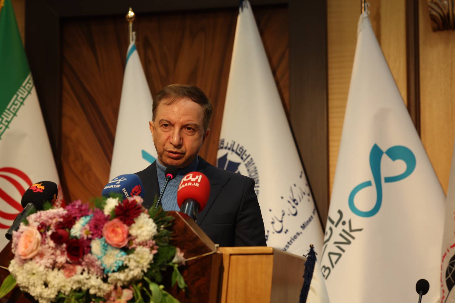 مدیرعامل بانک دی در نخستین اجلاس بین‌المللی اندیشه اقتصاد تجاری عنوان کرد: بانک دی متعلق به خانواده معظم شهدا و ایثارگران است / لزوم حمایت از صادرکنندگان محور توسعه اقتصادی