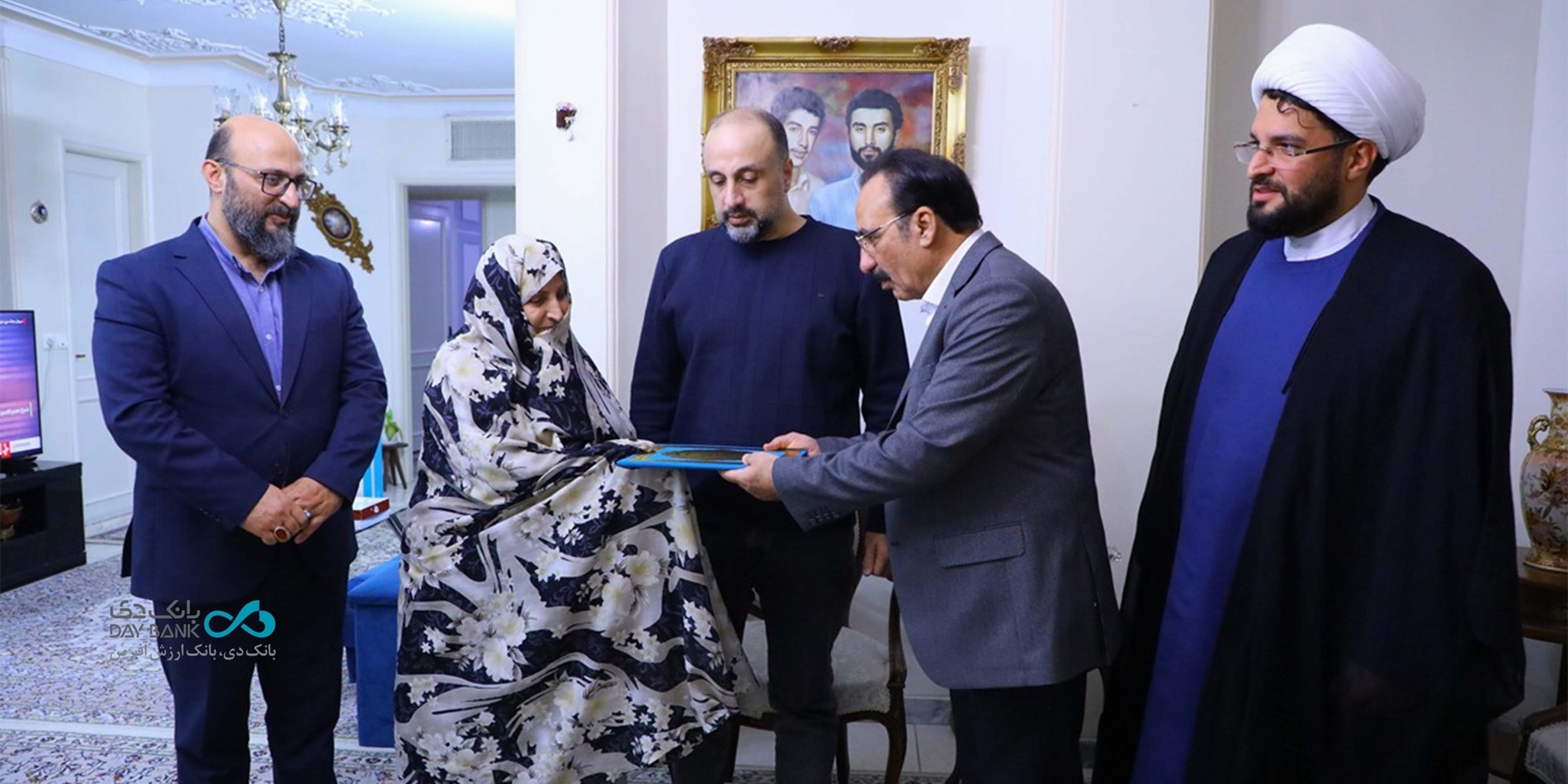 به مناسبت ولادت حضرت زهرا(س) و پاسداشت مقام مادر؛ تجلیل اعضای هیأت مدیره بانک دی از دو مادر شهید