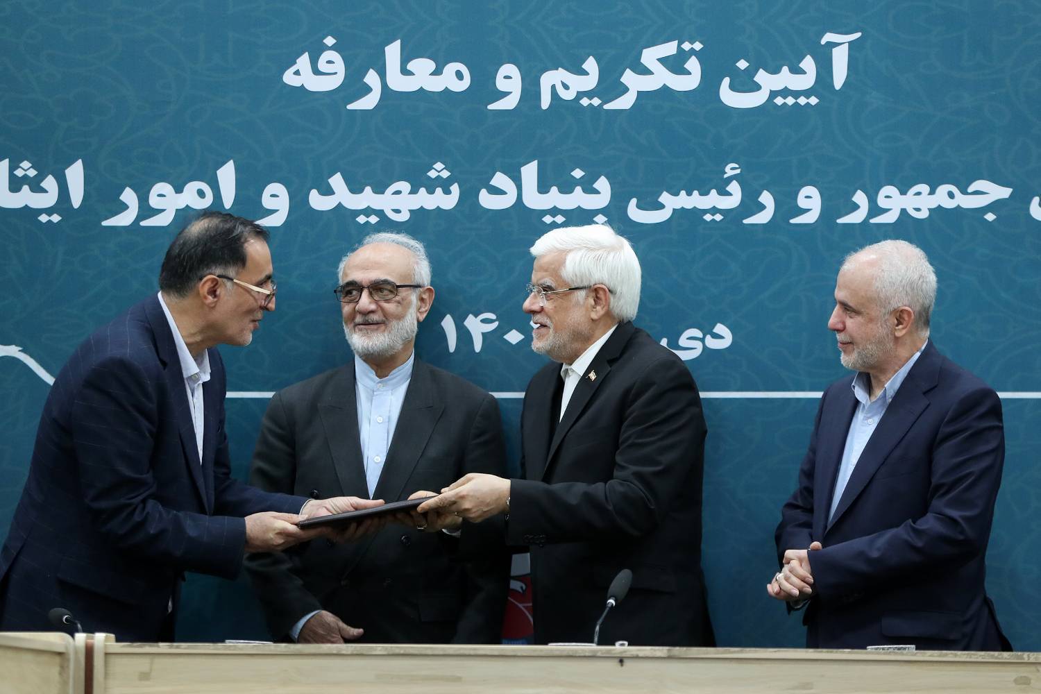  در مراسم تودیع و معارفه رئیس بنیاد شهید و امور ایثارگران عنوان شد: برای ترویج فرهنگ ایثار و شهادت باید به جای موازی‌کاری و رفتار بخشی،‌ هم‌افزایی ایجاد شود