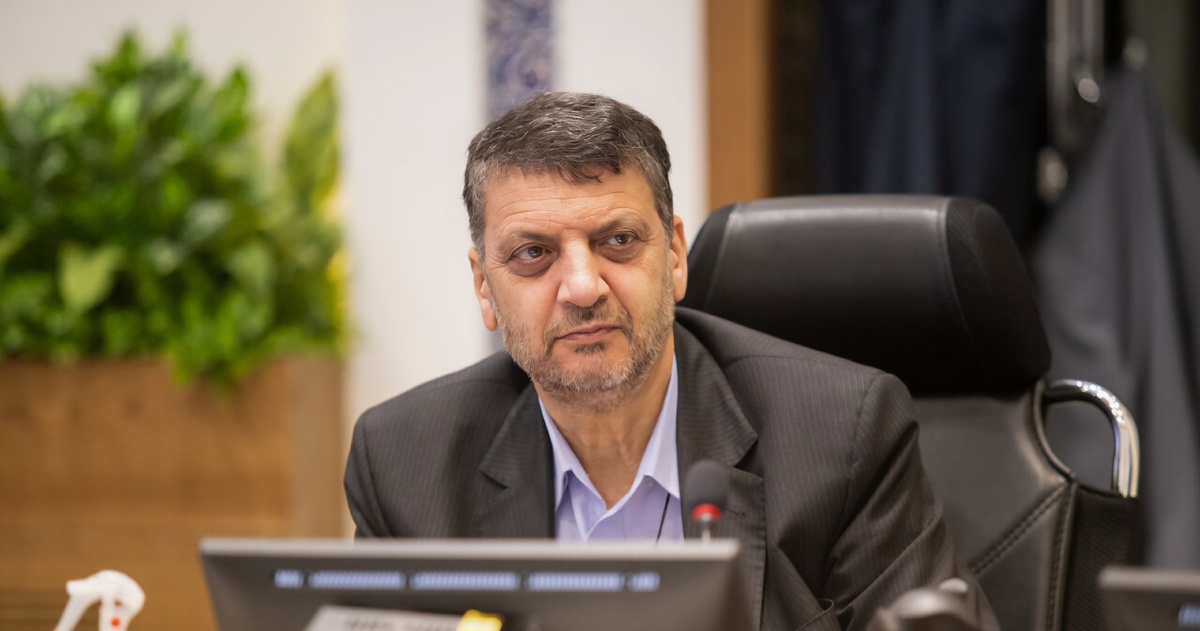 رئیس کمیسیون هوشمندسازی و حمل و نقل شورای اسلامی شهر اصفهان  انتقاد کرد: باربری غیرمجاز اتوبوس‌ها عامل نارضایتی و ناامنی در خیابان کاوه