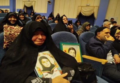 تجلیل از مادران و همسران شهدا نجفآباد/ الگوگیری از فاطمه زهرا(س) در صبر و ایثار