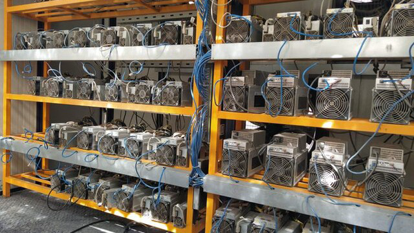 مدیرکل تعزیرات حکومتی اصفهان عنوان کرد: ۳۸۵۶ دستگاه ماینر غیرمجاز در اصفهان جمعآوری شد