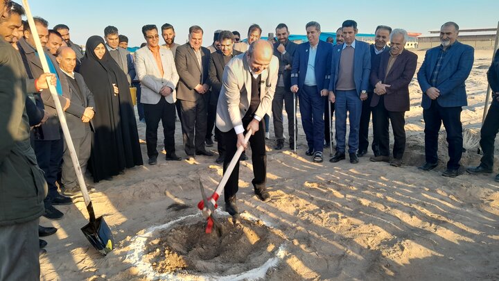 شرکت شهرکهای صنعتی استان اصفهان عملیات اجرای پروژه بیابان زدایی را آغاز کرد