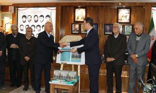 رونمایی از کتاب ” درس آموخته های خبرگان شرکت برق منطقه ای اصفهان”