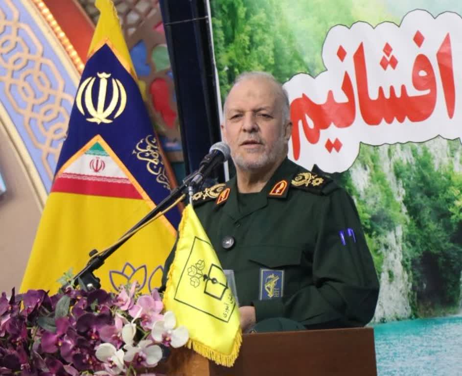 فرمانده سپاه حضرت صاحبالزمان(عج) استان اصفهان عنوان كرد: نقش معلمان و بسیج دانشآموزی در حفظ انسجام ملی و شکست جنگ ترکیبی دشمن تعیینکننده است