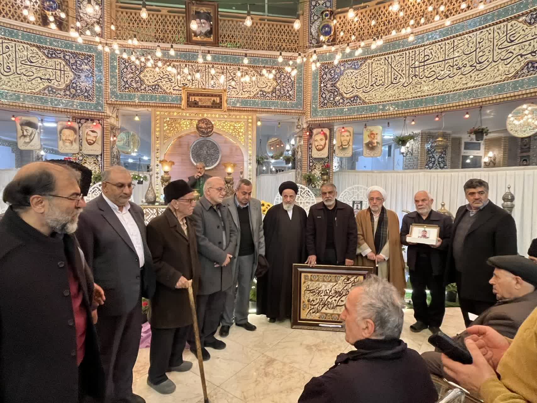 در روز میلاد سرور آزادگان و گرامیداشت روز پاسدار؛ از خانواده شهید امنیت پاسدار عباس کامرانی تجلیل شد