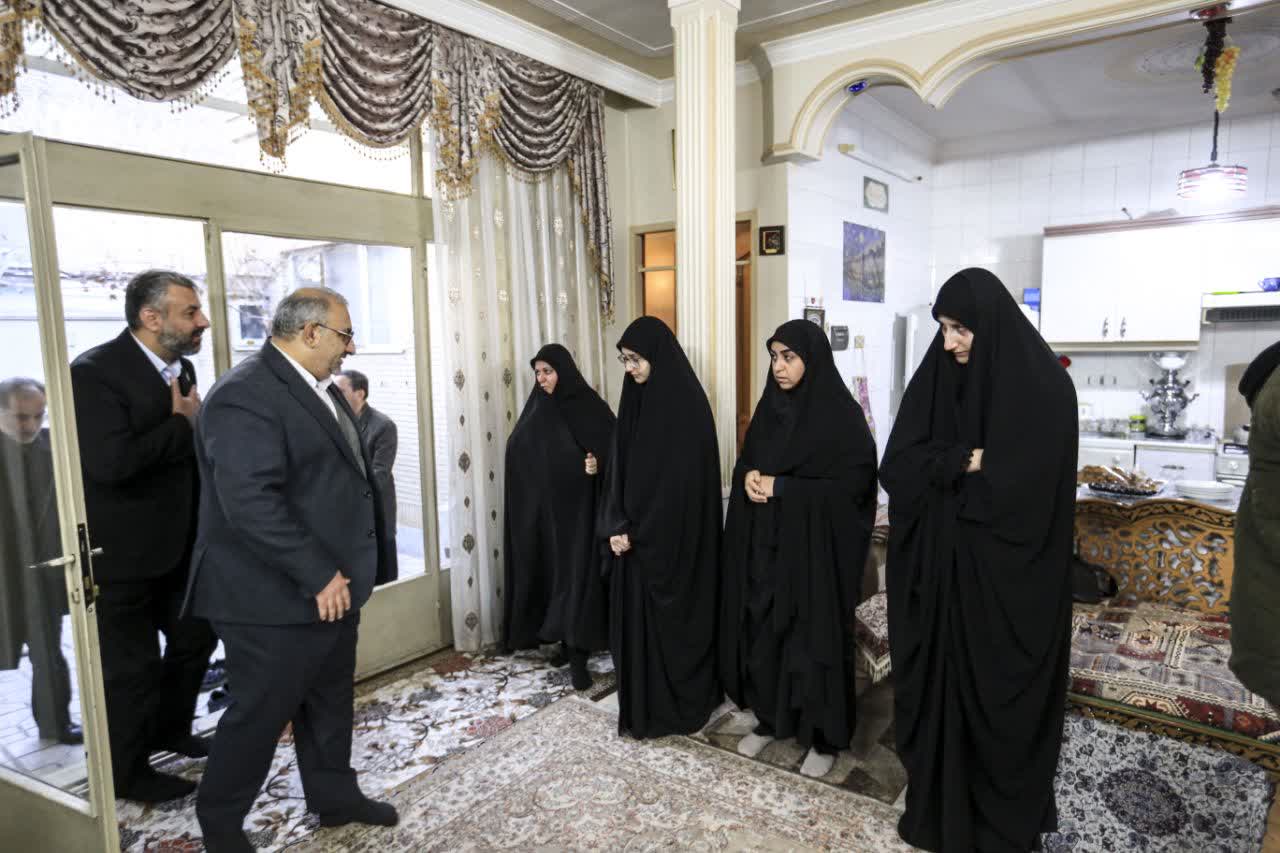  دیدار سرپرست بنیاد شهید اصفهان با خانواده شهید مقاومت ملی بسیجی «امیر باقری» و «اسماعیل حلاجی»