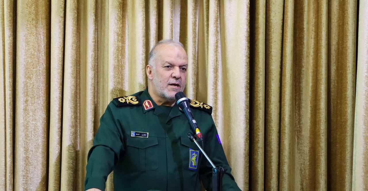  فرمانده سپاه حضرت صاحب‌الزمان(عج) استان اصفهان در اختتامیه یازدهمین جشنواره رسانه‌ای ابوذر استان اصفهان عنوان کرد: رسانه‌ها خط مقدم مقابله با جنگ ترکیبی دشمن هستند