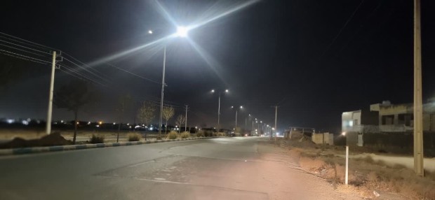 اصلاح شبکه روشنایی با نصب چراغهای LED بلوار شهید زارعان در دولتآباد