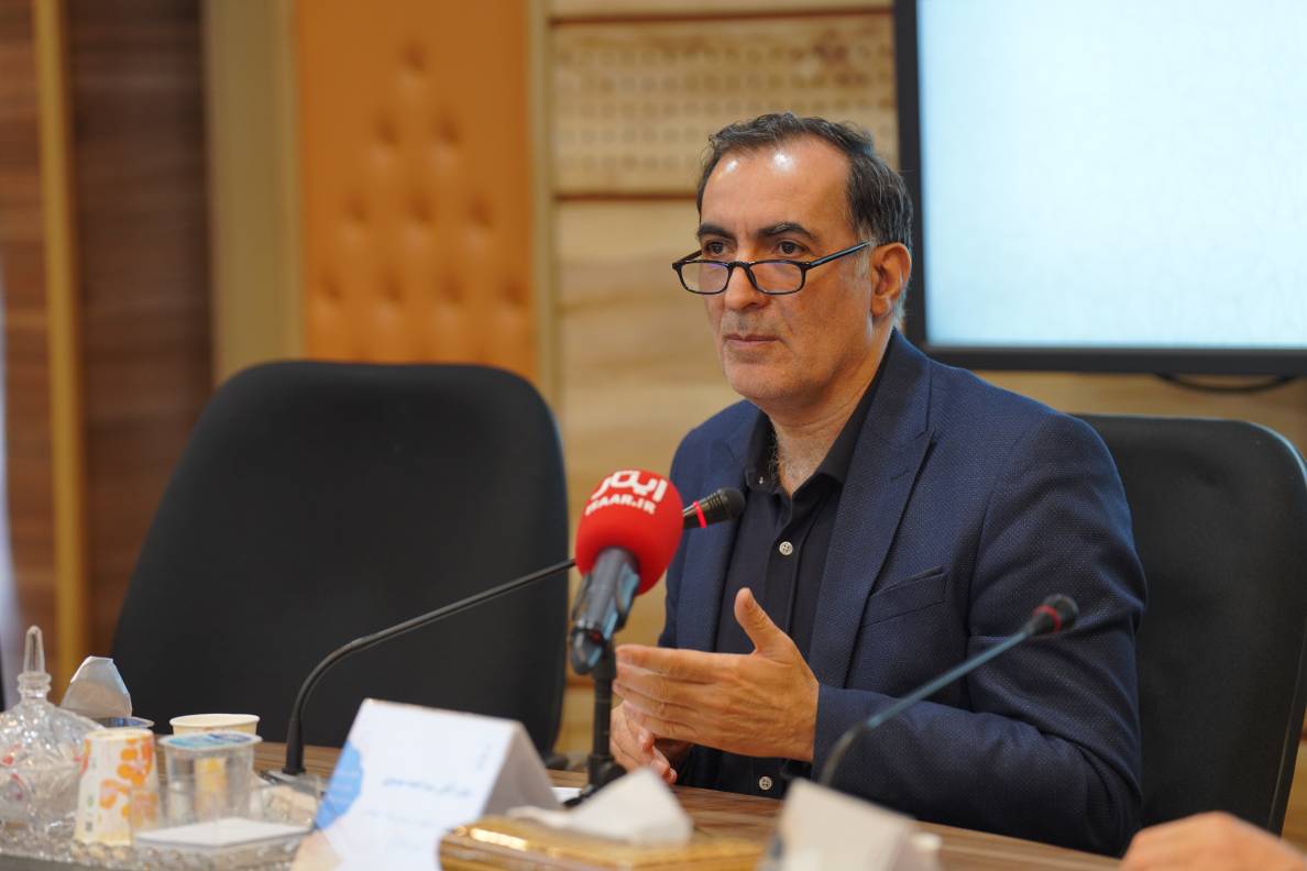 رئیس بنیاد شهید و امور ایثارگران در همایش مدیران عنوان كرد: ضرورت بازطراحی فرآیندها جهت ارائه خدمات سریع‌تر، شفاف‌تر و مبتنی بر کرامت/ تأکید بر کاهش مراجعات حضوری و توسعه نظام‌های هوشمند خدمت‌رسانی