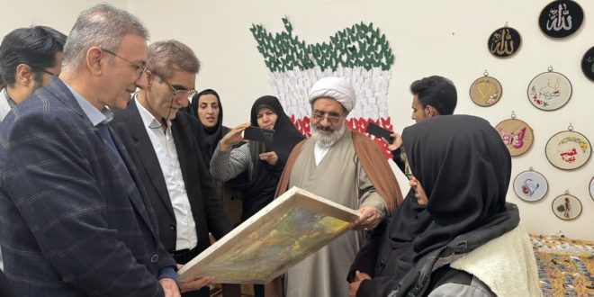 نمایشگاه دستاوردهای توان‌خواهان و زنان سرپرست خانوار در دهاقان افتتاح شد