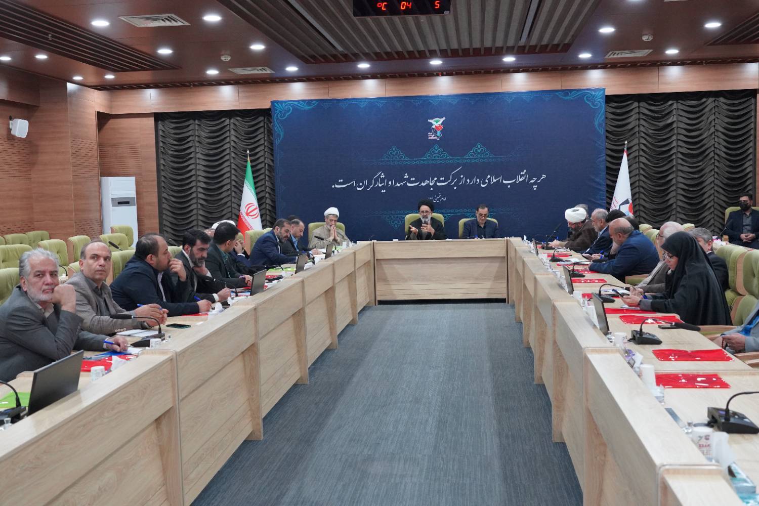 نماینده ولی‌فقیه در بنیاد شهید در نشست تفسیر قرآن برای مدیران عنوان كرد:رمضان، فرصتی برای خروج از غفلت و بازیابی آرامش درونی است/ تعمیق مبانی قرآنی در مدیریت بنیاد شهید و امور ایثارگران