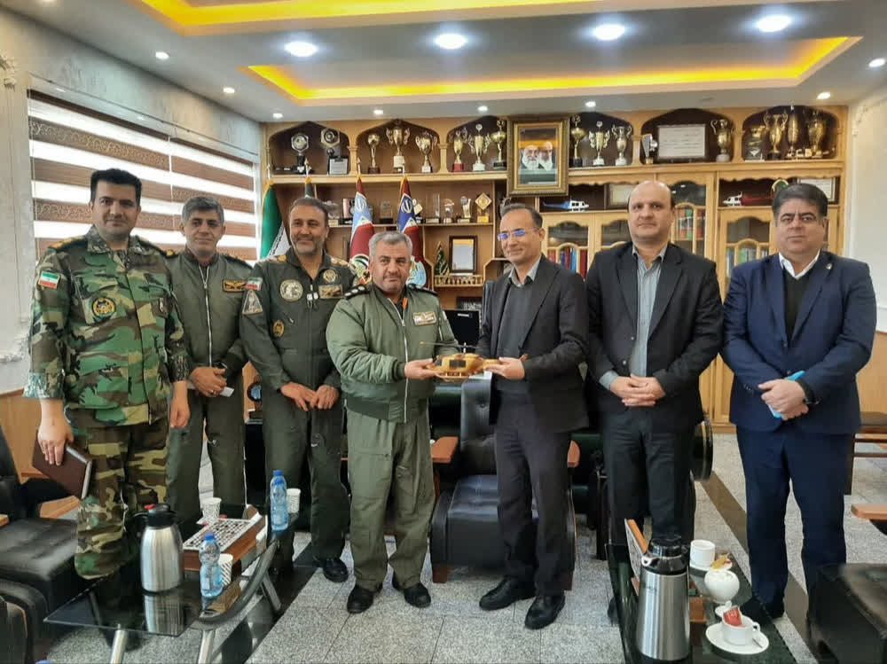  دیدار مدیر مخابرات منطقه اصفهان با فرمانده پایگاه چهارم رزمی هوانیروز