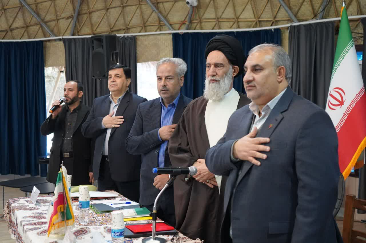 در نشست هم‌اندیشی مدیران بنیاد شهید اصفهان عنوان شد: بصیرت و خدمت جهادی رمز ارتقای خدمت به ایثارگران/سیره شهدا، بهترین نقشه راه برای خدمت‌گزاری بی‌منت است