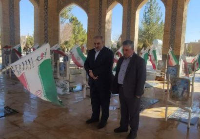 با حضور سرپرست بنیاد شهید و امور ایثارگران استان اصفهان انجام شد:رونمایی از کتاب «آسمان در آغوش خاک»/ پنجره‌ای به یاد شهدای شاپورآباد