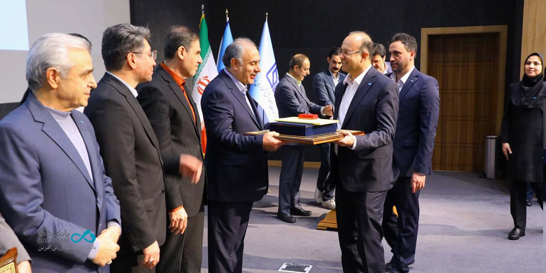  تجلیل از ۶ رئیس شعبه برتر بانک دی از سوی بانک مرکزی