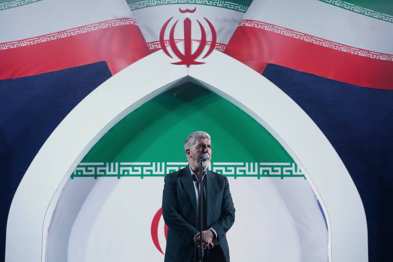 وزیر فرهنگ در جمع مردمی میدان انقلاب: تجمعات خیابانی اکسیر شجاعت مردم ایران را تکثیر کرد/ ۹۰ شب حماسه خلق شد