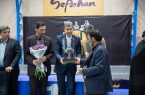 تجلیل استاندار از پدر شهید والامقام عباس بهرامی در حاشیه لیگ برتر شمشیر بازی
