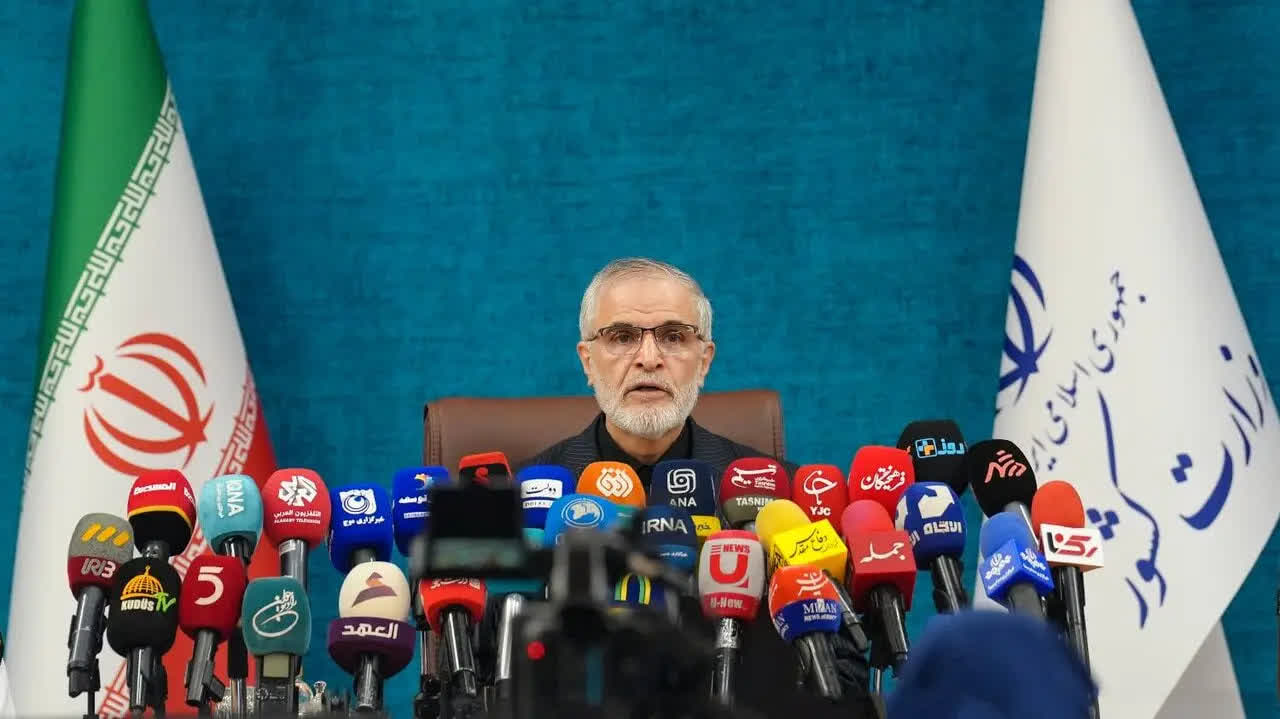 حضور مقامات بیش از ۳۰ کشور در تهران برای ادای احترام به رهبر شهید انقلابسران ادیان، مذاهب، علما و دانشمندان از ۹۰ کشور در این مراسم شرکت میکنند.