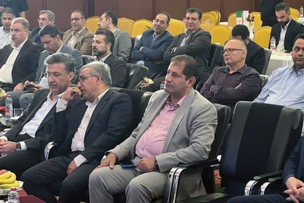 قدردانی از مدیرکل راه و شهرسازی استان اصفهان در همایش قیرهای اصلاحشده