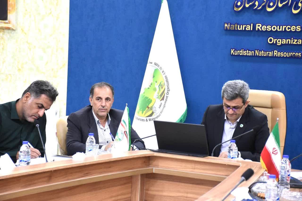 برگزاری ششمین میز خدمت بنیاد شهید کردستان در ادارهکل منابع طبیعی و آبخیزداری استان