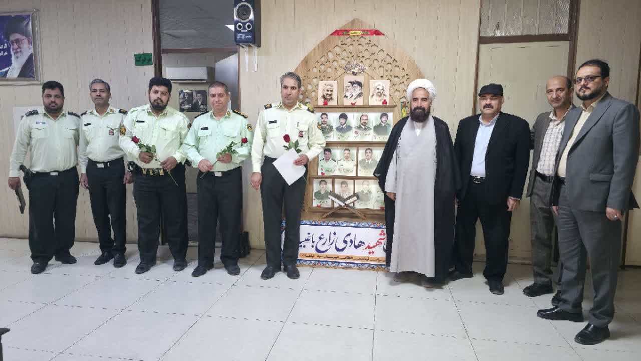 تجلیل مدیرکل بنیاد شهید یزد از کلانتر نمونه استان در هفته نیروی انتظامی
